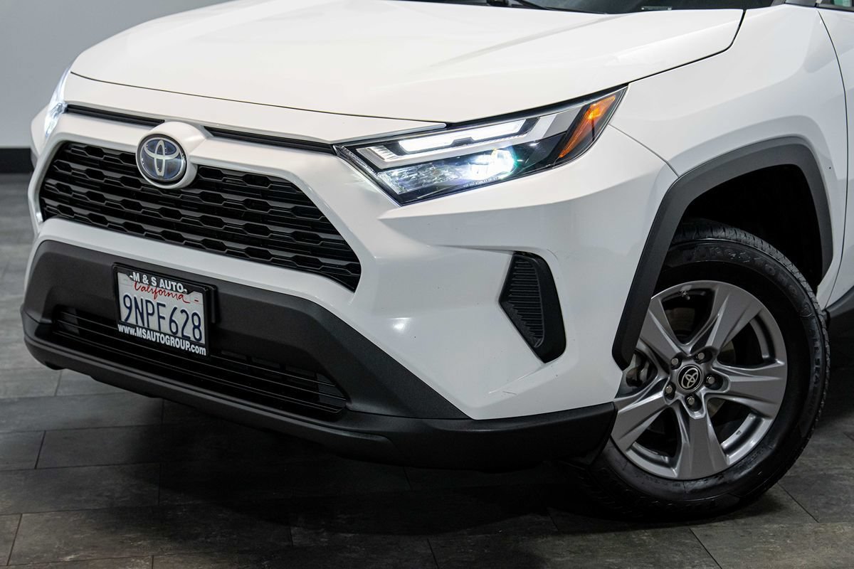 Used 2024 Toyota RAV4 LE AWD/4WD image 10