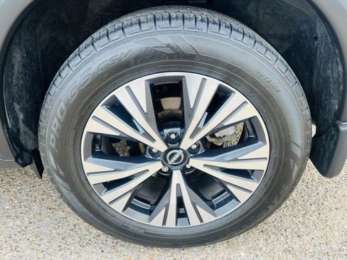 Used 2022 Nissan Rogue SV image 10