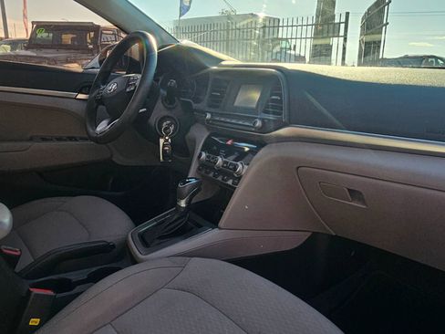 Used 2020 Hyundai Elantra SE FWD image 12