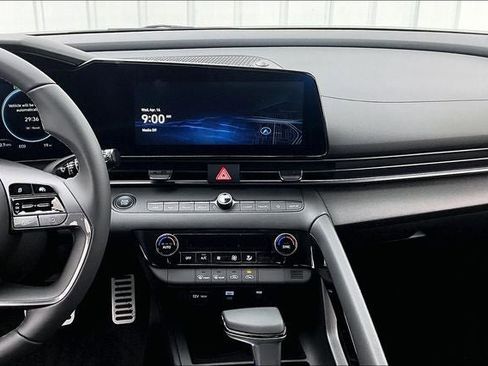 Used 2025 Hyundai Elantra SEL image 7