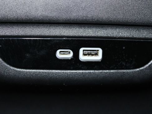 Used 2024 Chrysler Pacifica Touring-L image 24