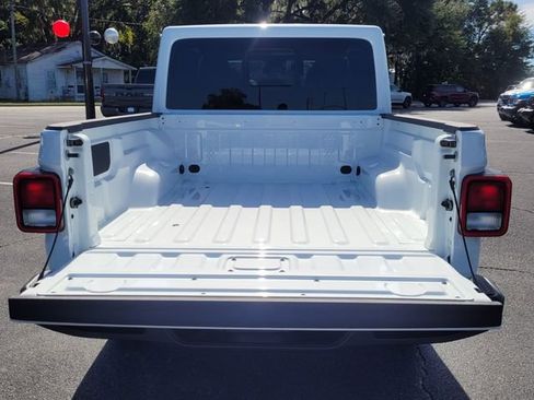 New 2025 Jeep Gladiator Sport image 6
