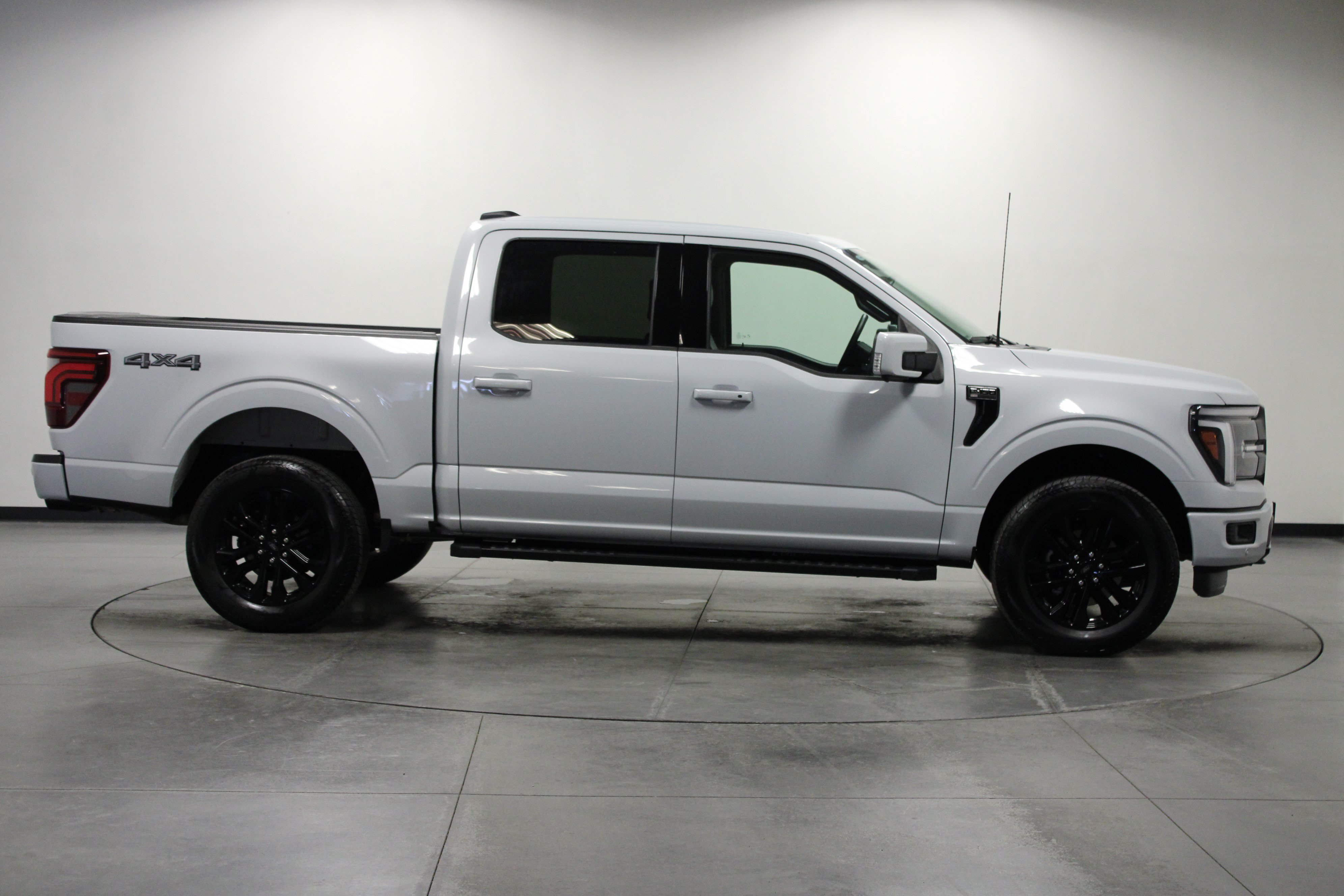 Used 2025 Ford F150 Lariat AWD/4WD image 3