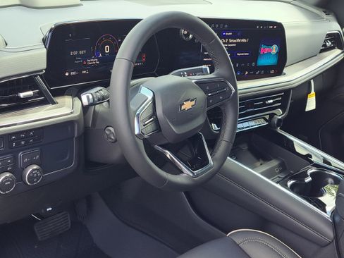 New 2025 Chevrolet Suburban Premier image 7