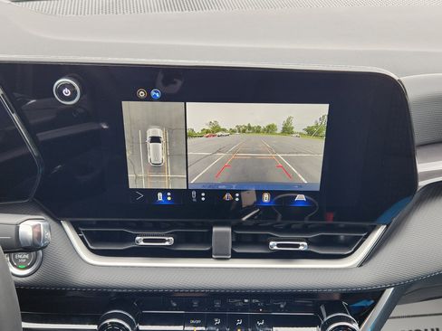 New 2026 Chevrolet Equinox LT w/ Safety and Technology Package FWD image 13