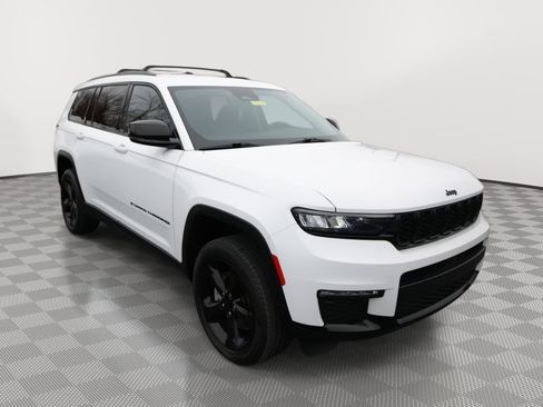 Used 2023 Jeep Grand Cherokee L Limited w/ Black Appearance Package image 26