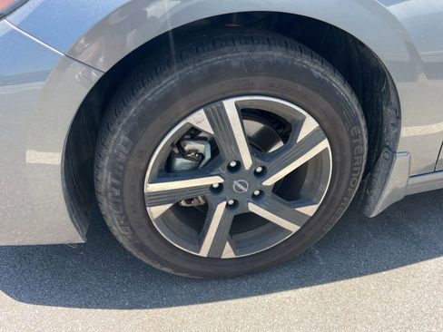 Used 2024 Nissan Sentra SV w/ Lighting Package FWD image 4
