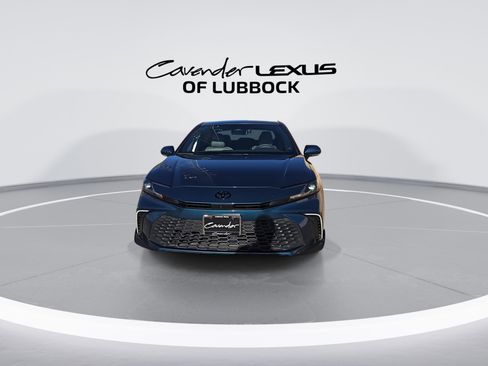 Used 2025 Toyota Camry SE image 3