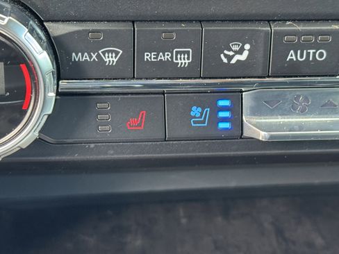 Used 2021 Ford F150 Lariat w/ Max Trailer Tow Package image 24