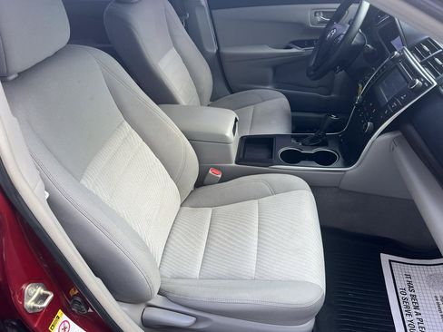 Used 2017 Toyota Camry LE FWD image 17