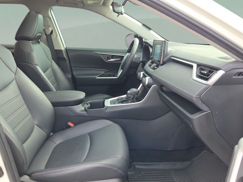 Certified 2022 Toyota RAV4 XLE Premium AWD/4WD image 16