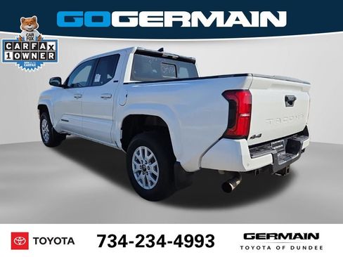 Used 2025 Toyota Tacoma SR5 AWD/4WD image 11