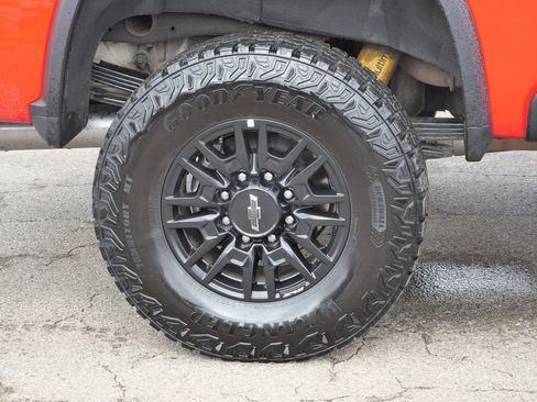 Used 2025 Chevrolet Silverado 2500 ZR2 w/ Technology Package image 12