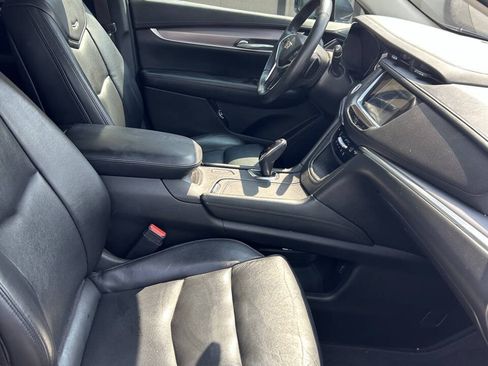 Used 2017 Cadillac XT5 Luxury w/ Driver Awareness Package FWD image 17