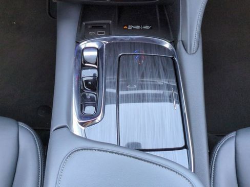 Used 2024 Buick Enclave Premium image 19