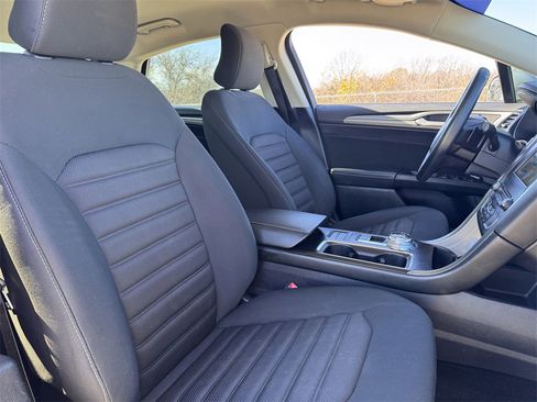 Used 2018 Ford Fusion SE w/ Fusion SE Technology Package image 27