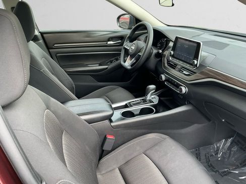 Used 2024 Nissan Altima 2.5 SV image 15