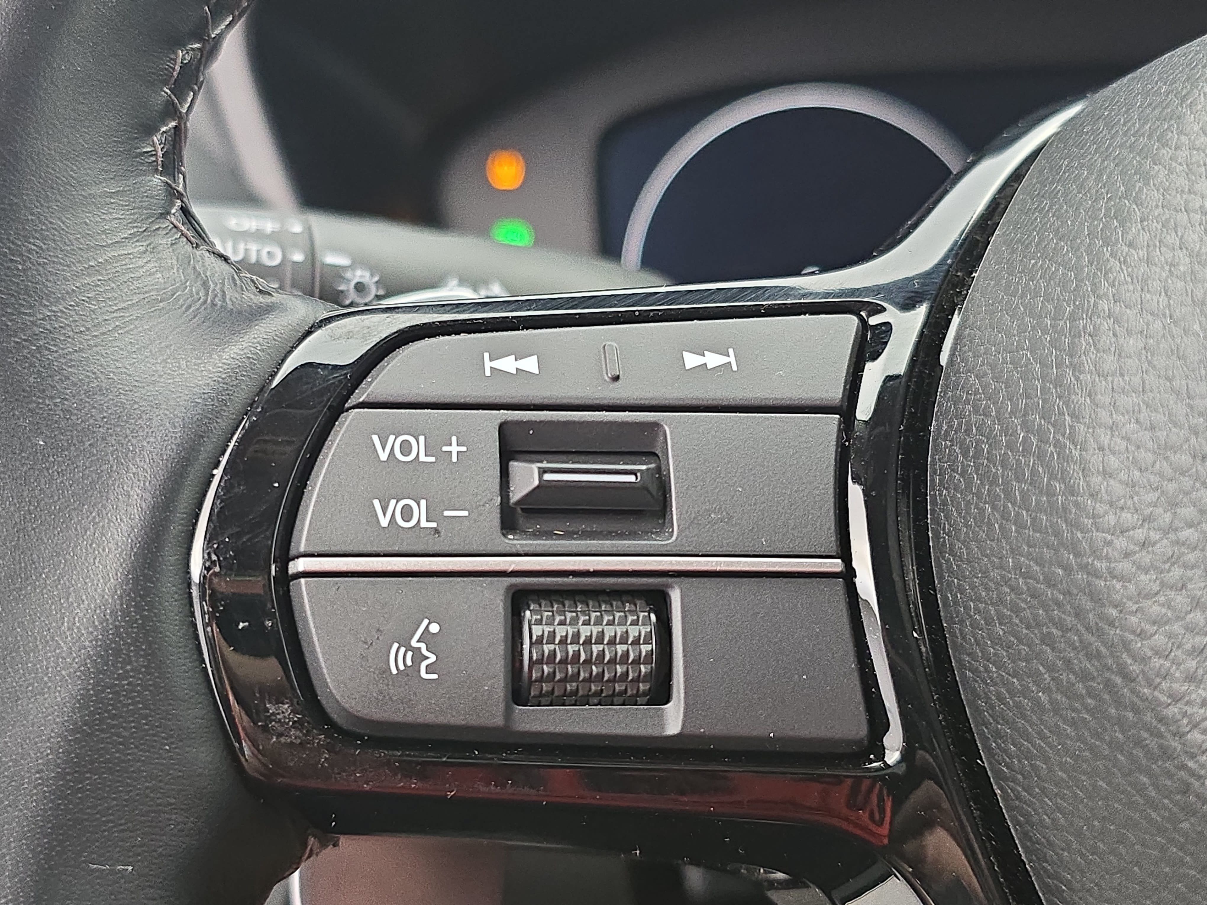 Certified 2025 Acura ADX FWD image 17