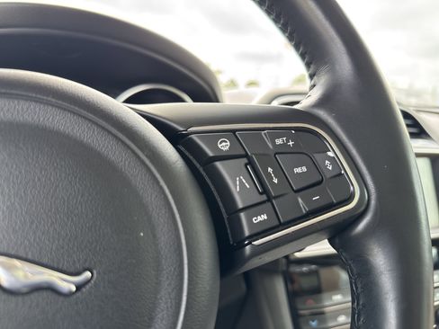 Used 2019 Jaguar F-PACE Premium AWD/4WD image 21