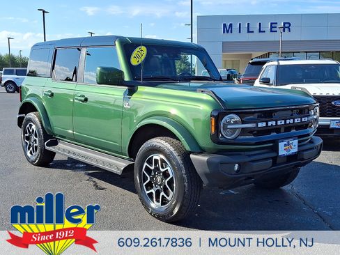 Certified 2025 Ford Bronco Outer Banks AWD/4WD image 1