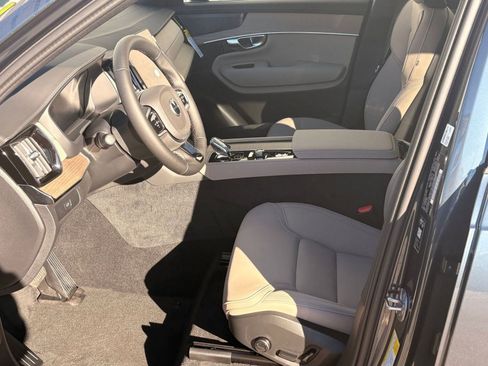 New 2026 Volvo XC90 B6 Plus w/ Protection Package Premier image 5