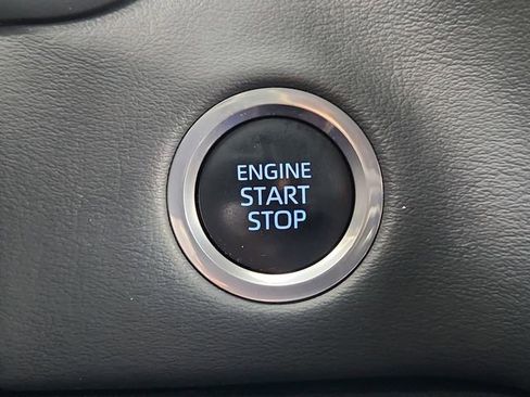 Used 2022 Toyota Tundra Platinum w/ Advanced Package AWD/4WD image 16