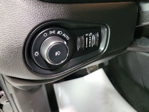 Used 2019 Jeep Renegade Latitude image 41