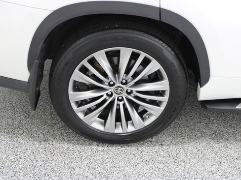 Used 2020 Toyota Highlander Platinum AWD/4WD image 6