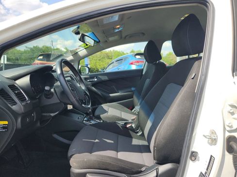 Used 2018 Kia Forte S image 9