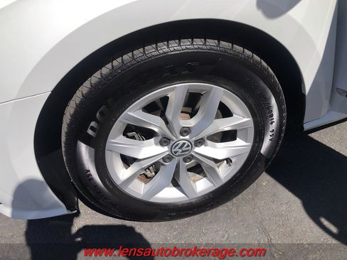 Used 2017 Volkswagen Passat 1.8T S image 22