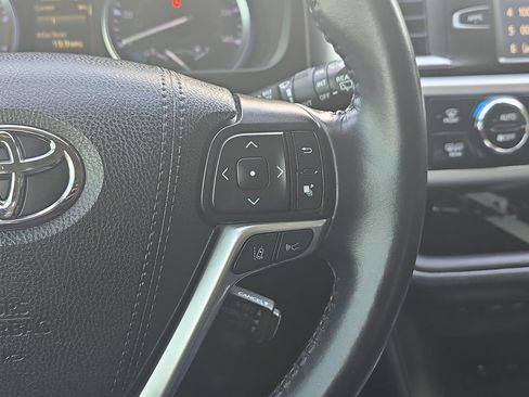Used 2019 Toyota Highlander SE w/ Nightshade Edition AWD/4WD image 22