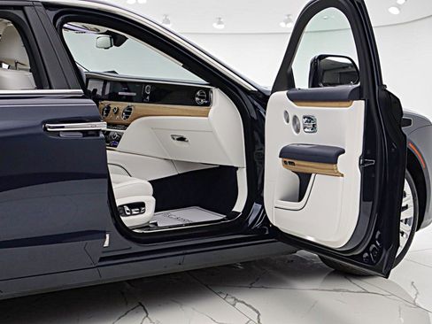 Used 2025 Rolls-Royce Ghost AWD/4WD image 14