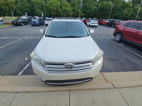 Used 2013 Toyota Highlander SE AWD/4WD image 6