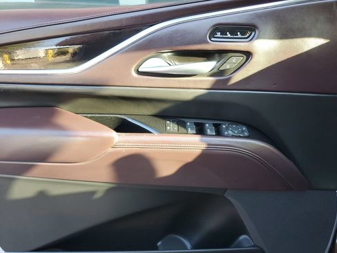 Used 2021 Cadillac Escalade ESV Sport Platinum RWD image 17