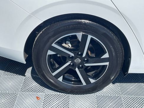 Used 2025 Nissan Sentra SV image 4