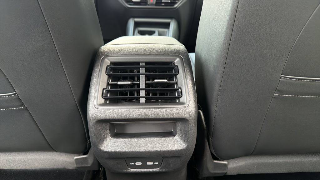 New 2026 Volkswagen Tiguan SE R-Line FWD image 27