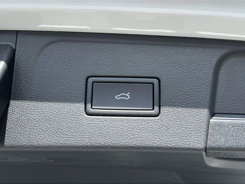 New 2026 Volkswagen Atlas SE image 16