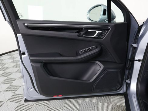 Certified 2026 Porsche Macan AWD/4WD image 20