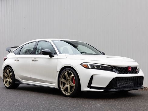 Used 2025 Honda Civic Type R image 8