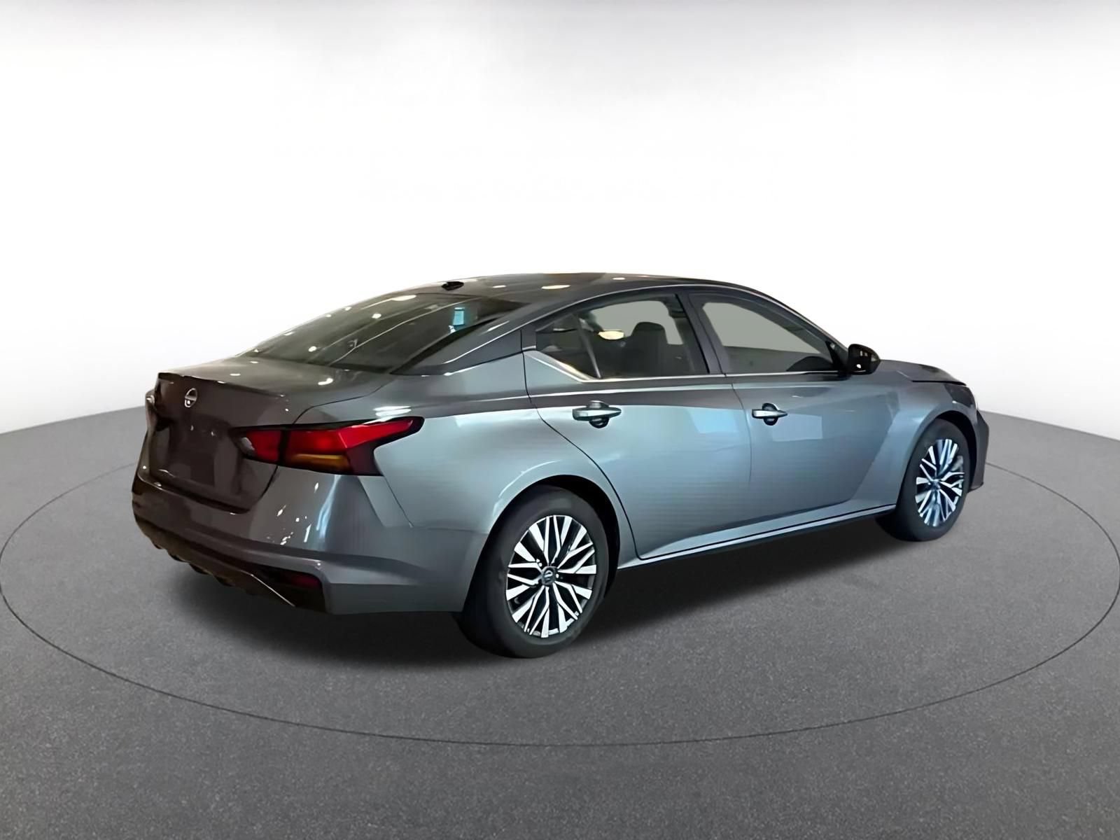 Used 2026 Nissan Altima 2.5 SV FWD image 12