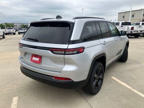 New 2026 Jeep Grand Cherokee Limited w/ Limited Altitude Package AWD/4WD image 6
