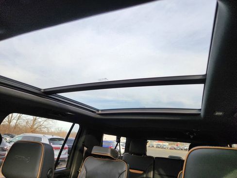 Used 2022 GMC Yukon XL AT4 w/ Max Trailering Package image 18