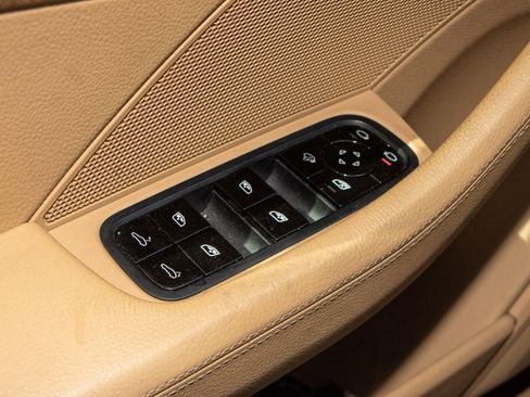 Used 2019 Porsche Panamera 4 AWD/4WD image 27