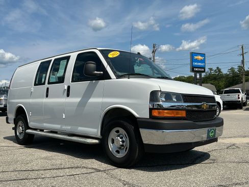 Used 2022 Chevrolet Express 2500 w/ Driver Convenience Package RWD image 2