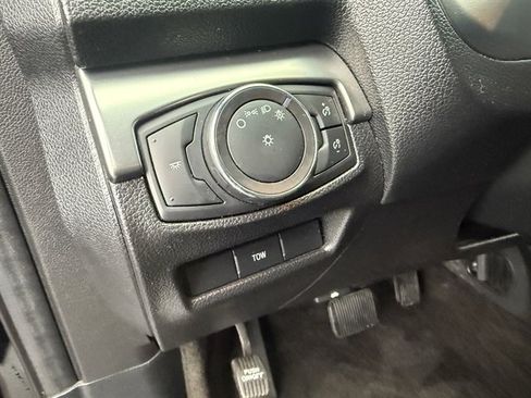 Used 2018 Ford Explorer XLT image 19