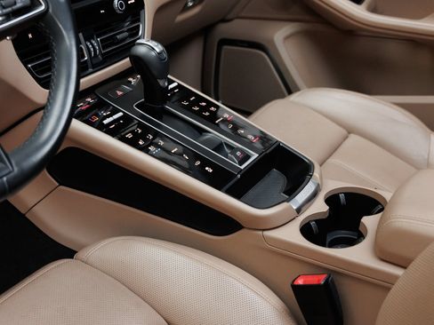 Certified 2023 Porsche Macan S AWD/4WD image 22