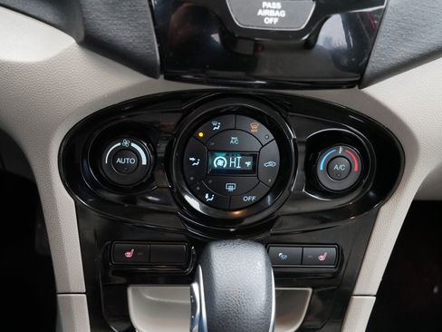 Used 2014 Ford Fiesta Titanium image 23