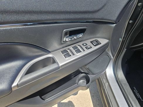 Used 2025 Mitsubishi Outlander Sport SE AWD/4WD image 14
