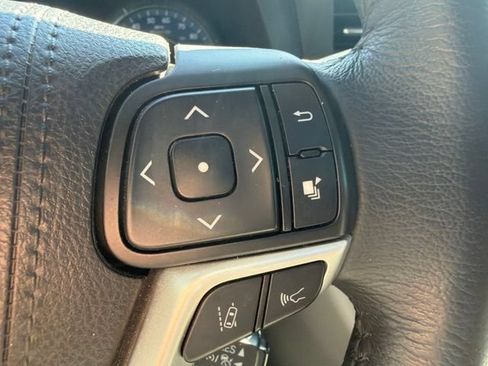 Used 2018 Toyota Sienna XLE w/ XLE Navigation Package FWD image 22