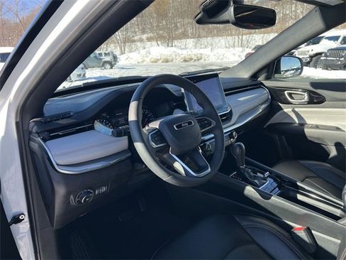 Used 2024 Jeep Compass Limited image 10